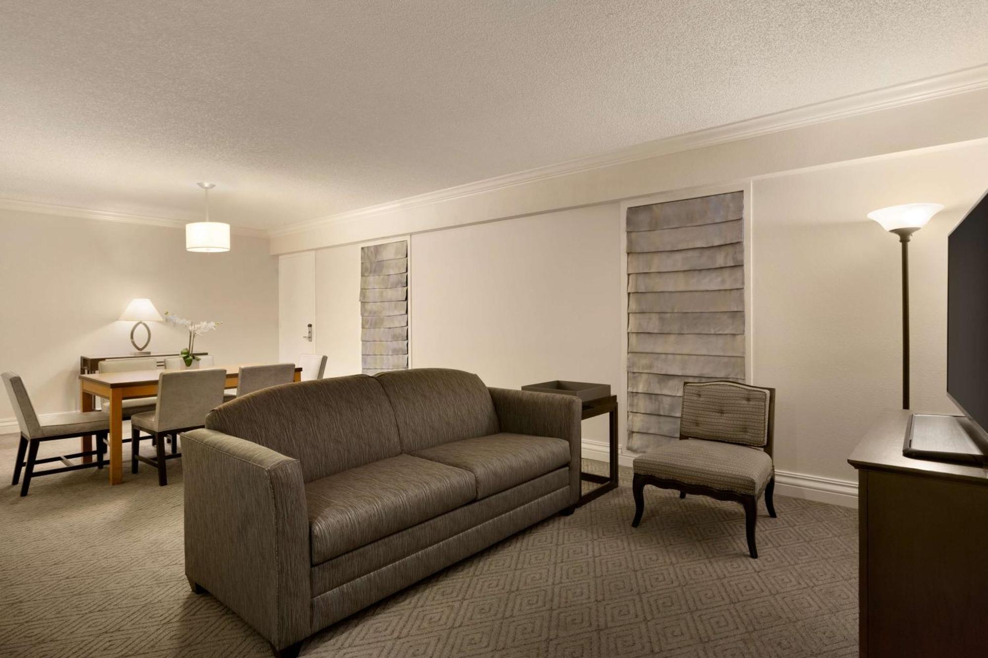 Embassy Suites Бока-Ратон Экстерьер фото